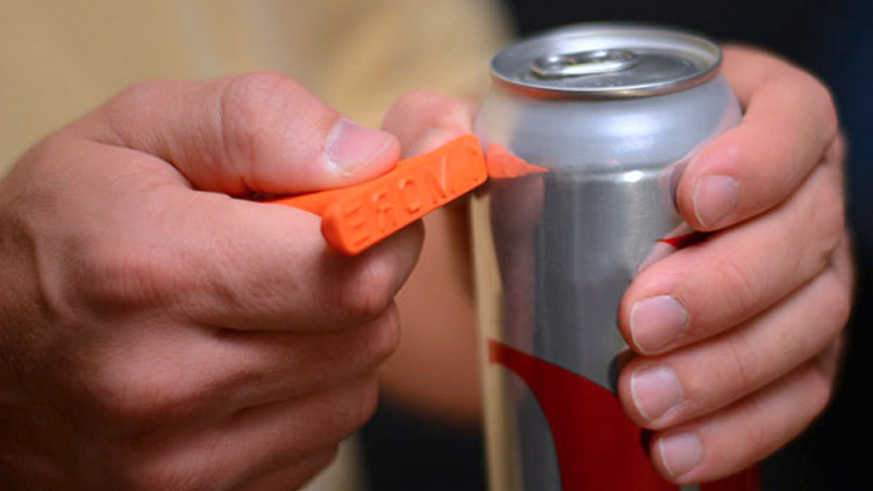 Illustration for article titled A Tiny Stamp Brands Your Can To Make Sure No One Steals Your Drink